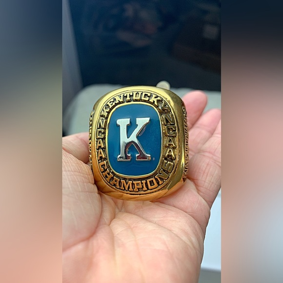 Kentucky Wildcat 98 Comeback Cats Team Ring Paper Weight - RARE - Picture 8 of 8